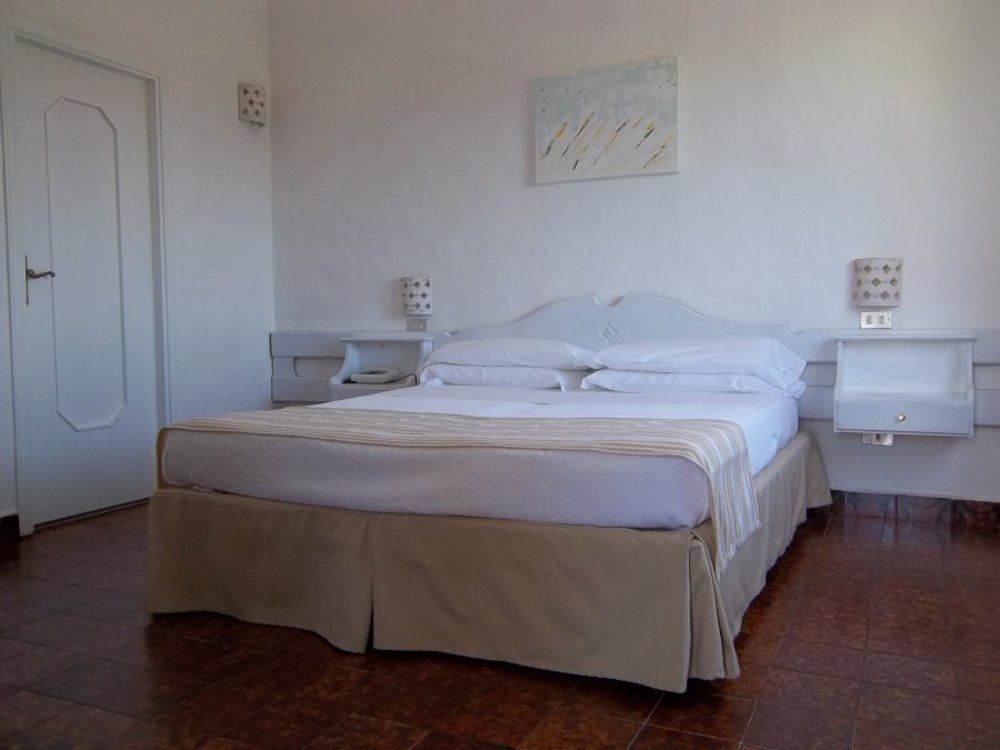 Hotel 3 Botti Baja Sardinia Eksteriør billede